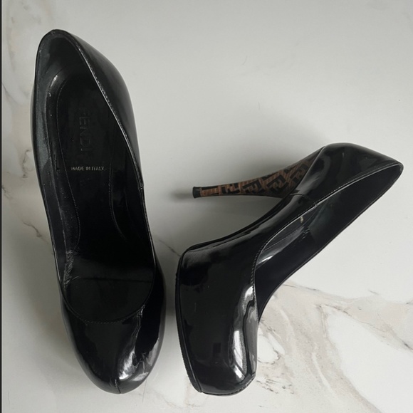 NEW YEAR SALE‼️ FENDI MONOGRAM HIGH HEEL PATENT LEATHER BLACK PUMPS - Picture 6 of 6